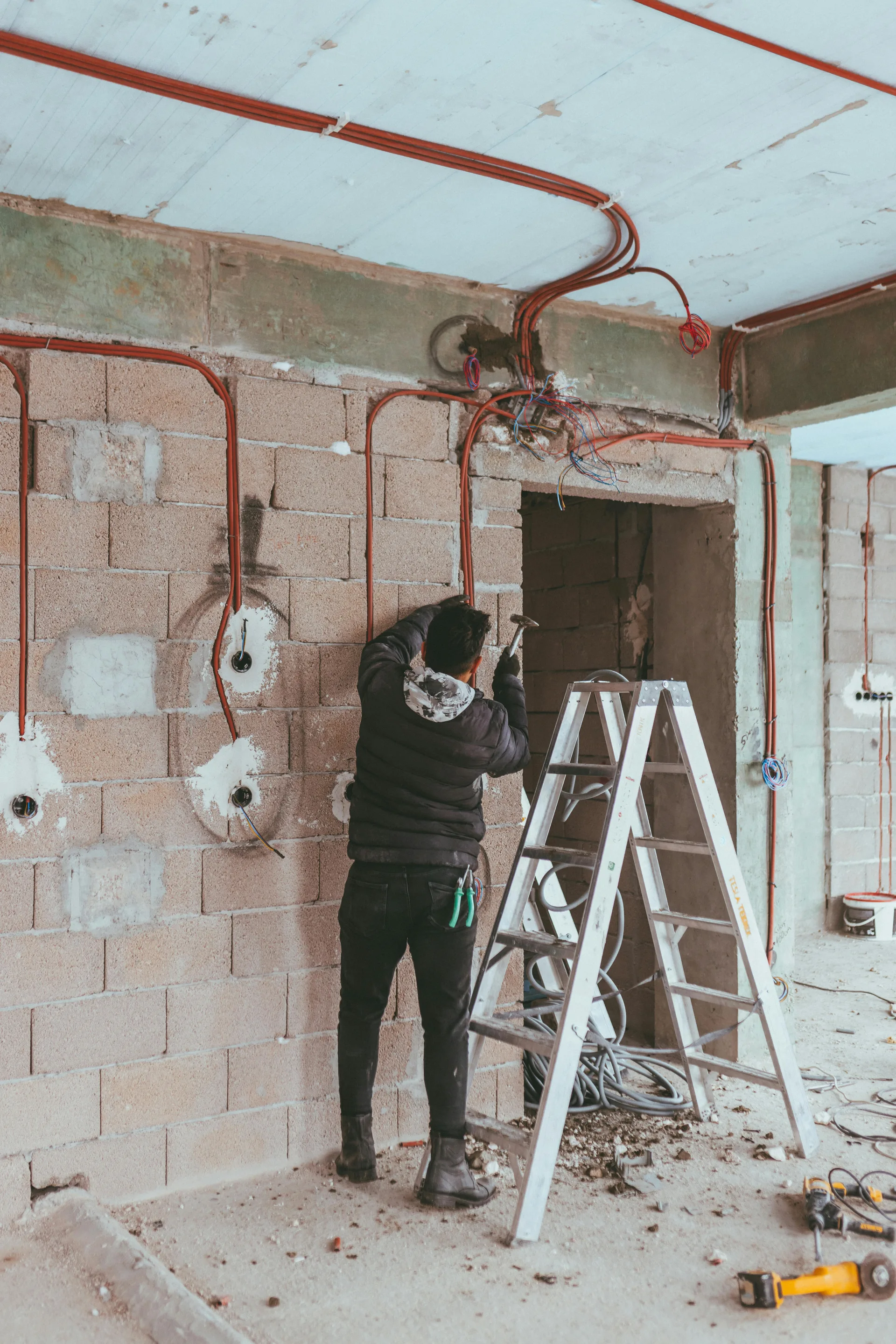 Rénovation électrique Condrieu mise aux normes NF C 15-100 par artisan électricien Rhône