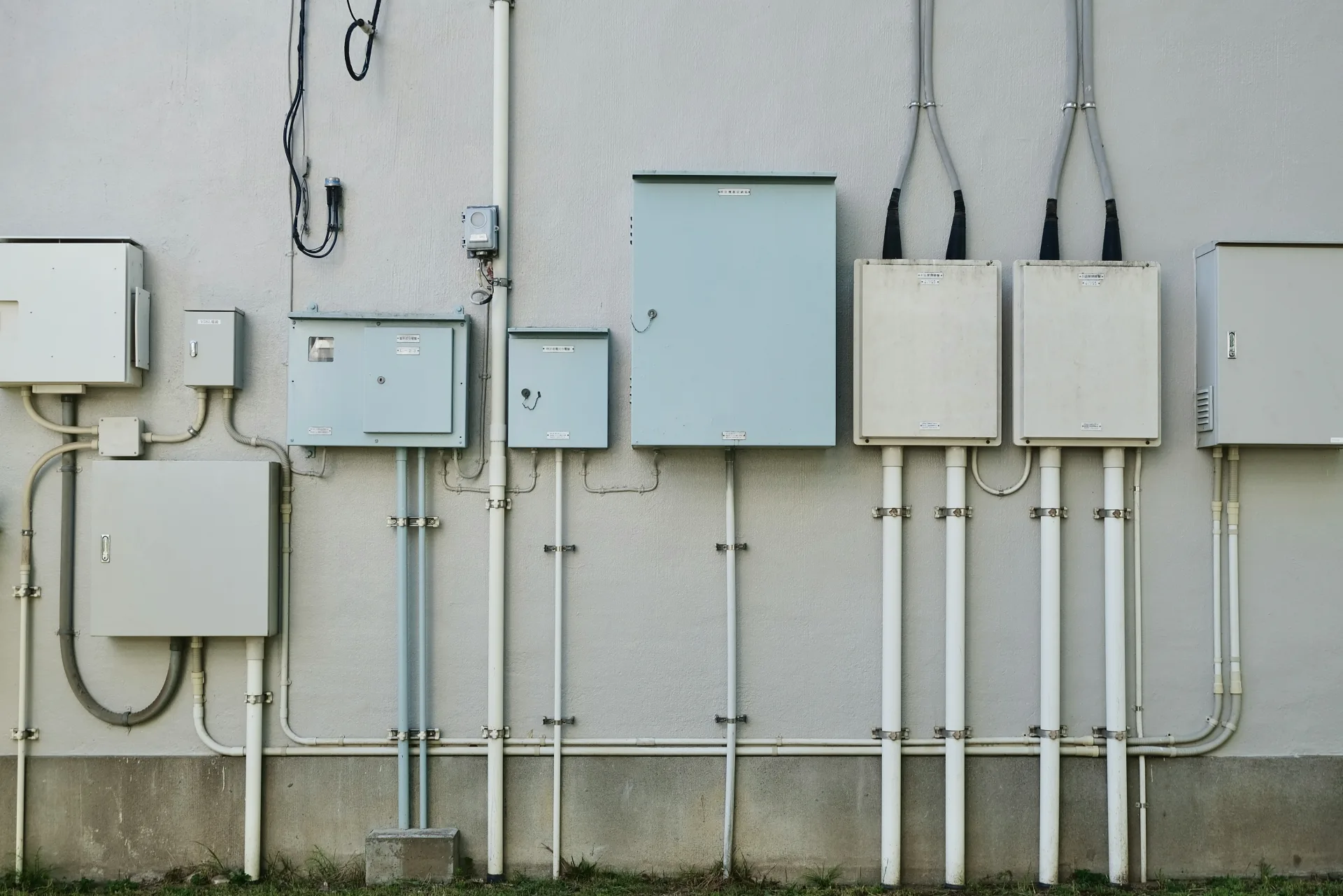 Coffrets électriques extérieurs installation pro à Condrieu par EWF électricien Rhône
