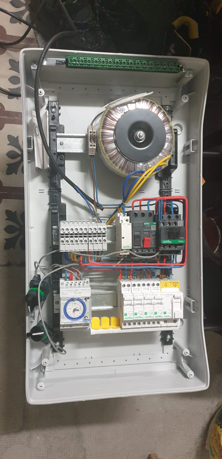 Coffret électrique piscine transformateur contacteurs installation Condrieu par EWF