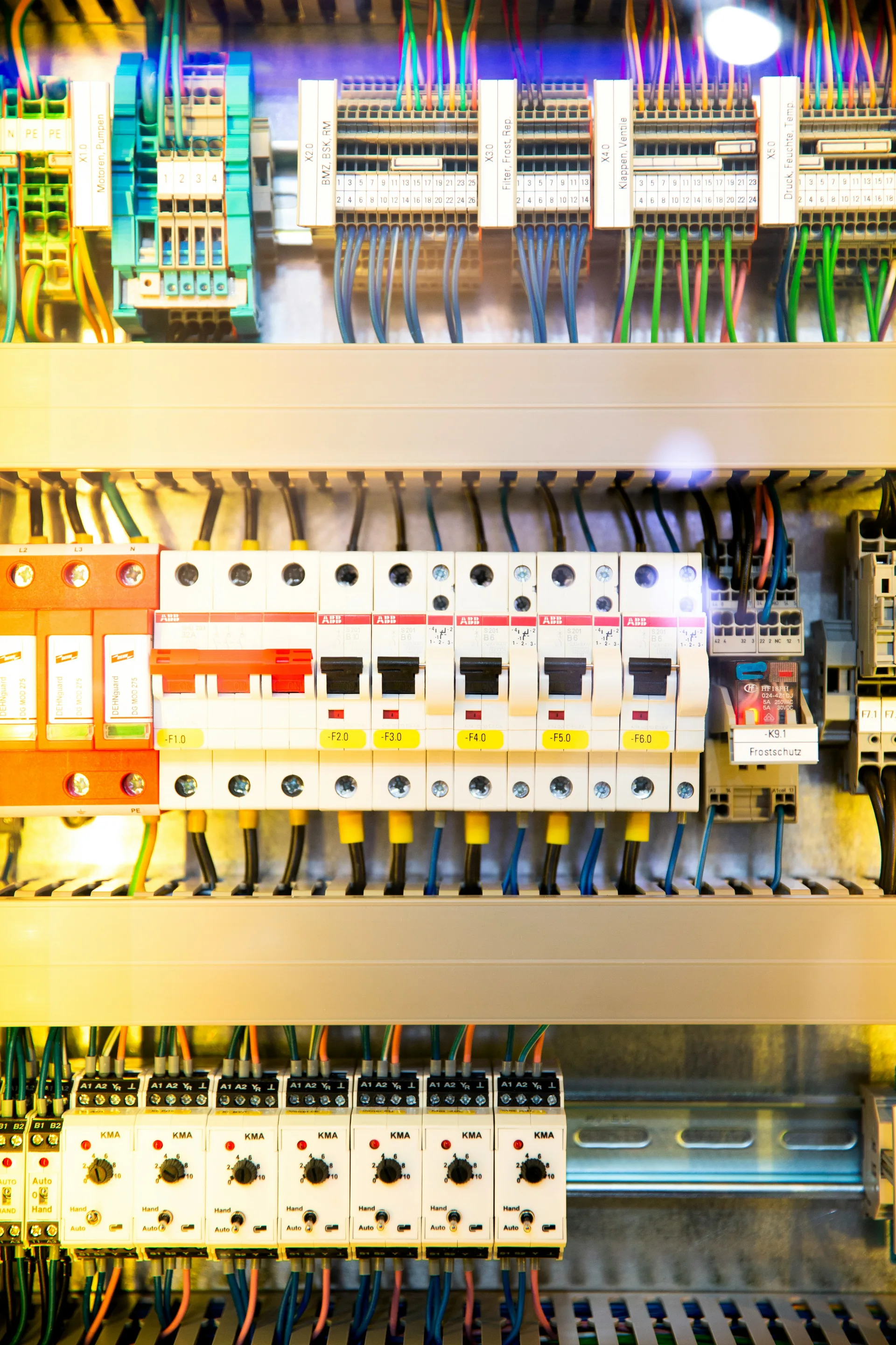 Tableau électrique Condrieu disjoncteurs ABB câblage propre par EWF électricien Rhône